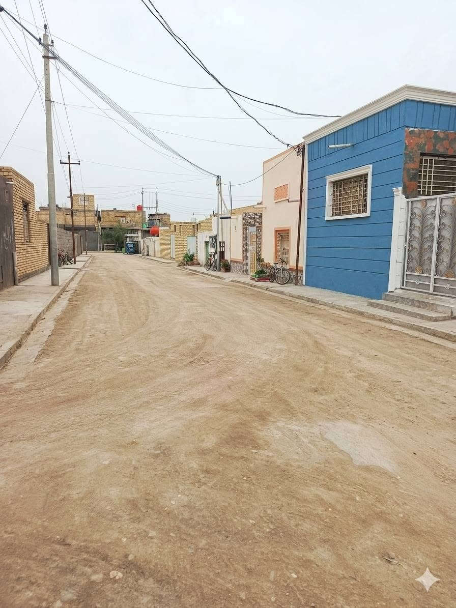 دار للبيع شارع السفينه قرب  الجامعه خدمات كاملة ومنطقه سكنيه هادئه 100م بناء 2022  استقبال وصاله وغرفه نوم كبيره ومطبخ وصحيات داخليه وخارجيه لتواصل ***********
