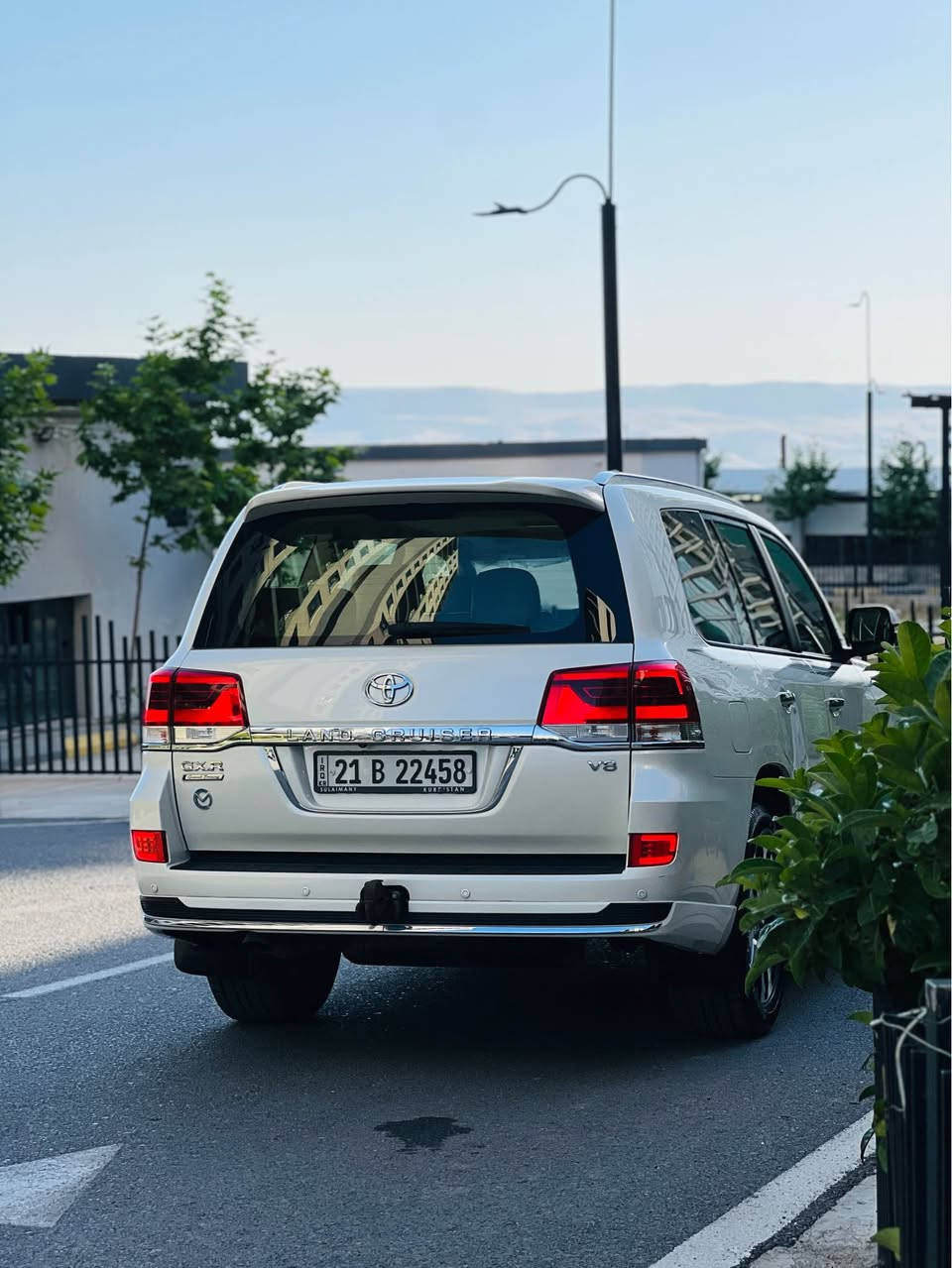 السلام عليكم 
🚘 للبيع | تويوتا لاندكروزر كراند تورنيك 
 GXR Grand Touring V8 
موديل 2019 
📍 الممشى: 45 ألف كم فقط حقيقي

✅ محرك V8 سعة 4.6 لتر (4608cc)
✅ قوة 304 حصان
✅ عزم 439 نيوتن متر
✅ كير أوتوماتيك 6 سرعات
✅ دفع رباعي دائم Full Time 4WD
✅ نظام Crawl Control للطرق الوعرة
✅دبل ماوس
✅كرسي السائق والسكن كهربائي
✅الصندوق كهربائي 
✅كشنات جلد
✅شاحن واير لس Wireless Charging
✅ثلاجة
✅تبريد مركزي
✅ خزان وقود 138 لتر
✅ ليدات أمامية مع DRL
✅ فتحة سقف
✅ مرايا كهربائية قابلة للطي
✅ ستيب جانبي
✅ شبك كروم Grand Touring
✅ سبويلر أمامي وخلفي
✅ حساسات أمامية وخلفية
✅ كاميرا خلفية
✅ ويل ألمنيوم سبورت
✅ تشغيل بصمة Smart Key
✅ تبريد كونسول وسطي
✅ ستيرن جلد وخشب
✅ شاشة ملاحة 10 إنج
✅2شاشات خلفية
✅ بلوتوث + USB
✅ تحكم من المقود
✅ مكيف أوتوماتيك مزدوج أمامي مع مكيف خلفي
✅ داخلية بيج نظيفة جداً
أنظمة الأمان:
✅ ABS
✅ VSC مانع الانزلاق
✅ EBD
✅ Hill Start Assist
✅ نظام مراقبة ضغط الإطارات
✅ وسائد هوائية أمامية وستائرية
✅ ISOFIX للأطفال
✅ بدون أي حادث
✅ بدون تبديل أي قطعة
✅ ممشى أصلي 45 ألف كم فقط
✅ مالك واحد منذ الشراء
✅ مغلفة نانو سيراميك للمحافظة على الصبغ واللمعة
✅ صيانة دورية ومنتظمة
✅ لا تحتاج أي مصروف
✅ جاهزة للفحص بأي مكان

سيارة بهذا الموديل وبهذا الممشى وبهذه الحالة نادراً ما تتوفر بالسهولة ، والعارف باللاندكروزر يعرف قيمة سيارة موديل 2019 وممشاها 45 ألف فقط
سيارة مشتريها صفر km ، وأنا المالك الوحيد إلها من سنة 2019 ولحد الآن، استخدام شخصي وبيت، ومحافظ عليها بصورة استثنائية.

💰 السعر: 535$ 5 شدات و 35 ورقة
اشتريتها بسنتها  بحدود 70 ألف دولار (7شدات) وحالتها الحالية تشهد على مقدار العناية والمحافظة عليها وبالعافية على الي تصير قسمتة 

📍 الموقع: السليمانية
📞 التواصل: ***********
متواجد واتساب فايبر ماسنجر السليمانية, العراق
