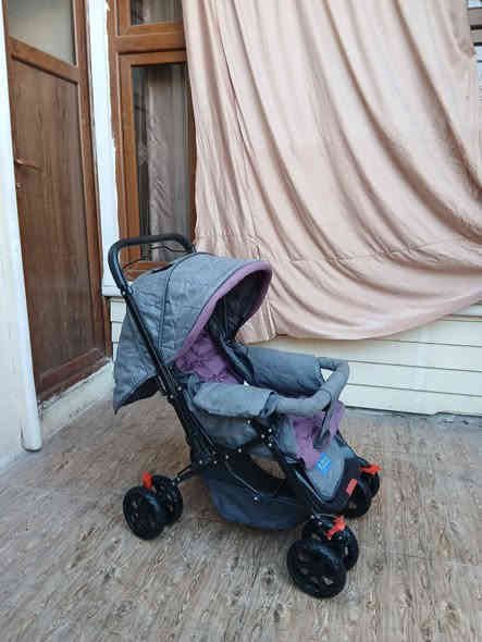 عارەبانەی مناڵان زۆر تازەیە زۆر  پاک و جوان و بێعەیب 8 تاییە،  کورسیەکەی پاڵ ئەخرێ بۆخەوتن و تەواوتەختەکرێێ
، قایشی بەستنەوەی هەیە 
،  تایەو ئیسۆپی زۆر مەزبوتەو بچوک ئەکرێتەوە بۆناوسەیارە
 سعری زۆر گونجاوە 32 هەزارە  قفڵی
سلێمانی ، گەیاندن هەیە*********** السليمانية
