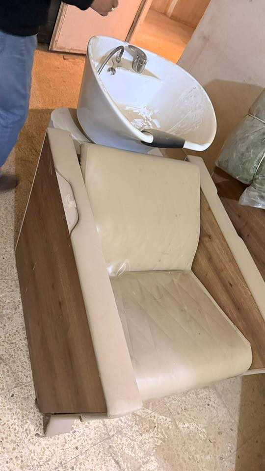 كرسي ومري ثنين ومغسلة للبيع ***********
