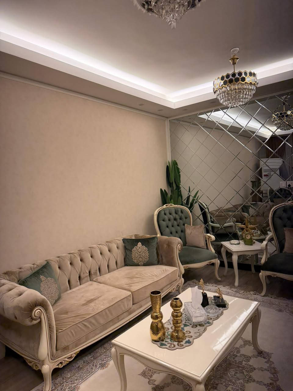 تخم ملكي جديد + طبلات  وسطية وطبلات جانبية بحالة ممتازة السعر المطلوب مليون ونصف للاستفسار ***********
