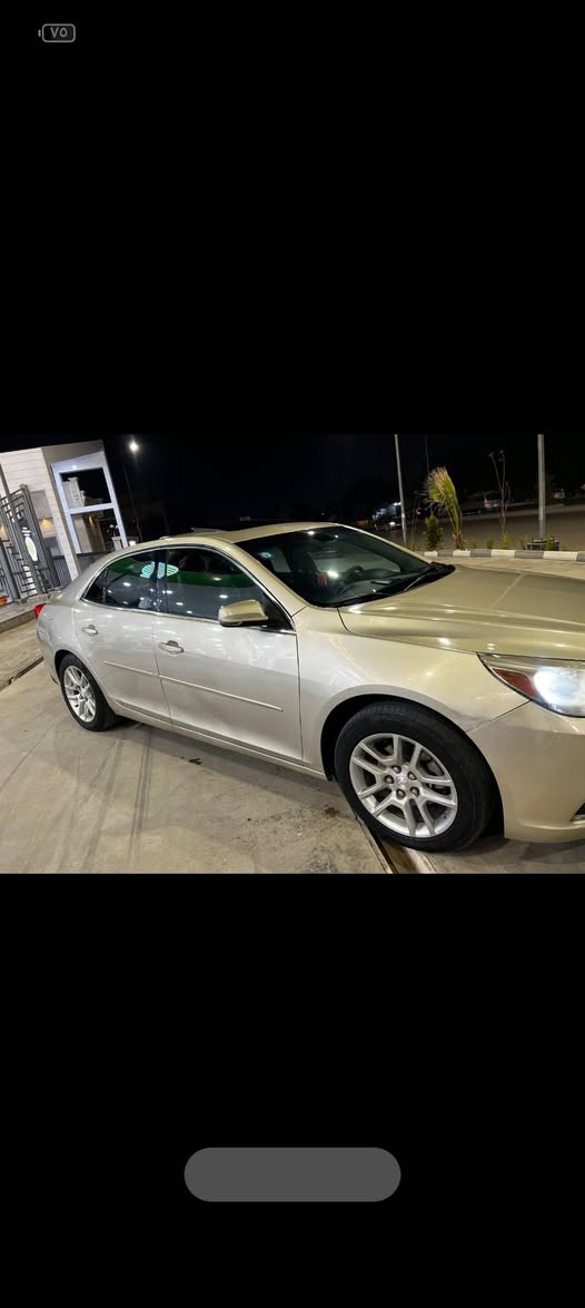 السلام عليكم
ماليبو موديل 2016 مقدس امريكي 
فول عده البصمة 
فتحة
اشاير بل مري 
تحكم ستيرن 
حساس اطفاء بل بريك 
تشغيل عن بعد 
شاشه كامره خلفيه 
شاشه قاصه 
لايت زنون يعمي 
تبريد ثلاجه 
هزه جديده بهاي السنه مجدده 
ورقم دولي مميز 
ملاحضه بس بيه نقص المرايه الجانبيه ‼️‼️
ضربته مال امريكه جاملغ خلفي وباب مبدل الي وره السايق 
وبيه بل عراق جوه البابين حك شبرين صبغ 
غير هذني مابيه السياره اي ضربه 
محرك 2500 
السياره ماشيه 161 ميل وقابل للزياده 

السعر 98 وبيه مجال 
رقم التواصل ***********‬
السكن بغداد العامريه
فقط واتساب أو تخابر ع خط
