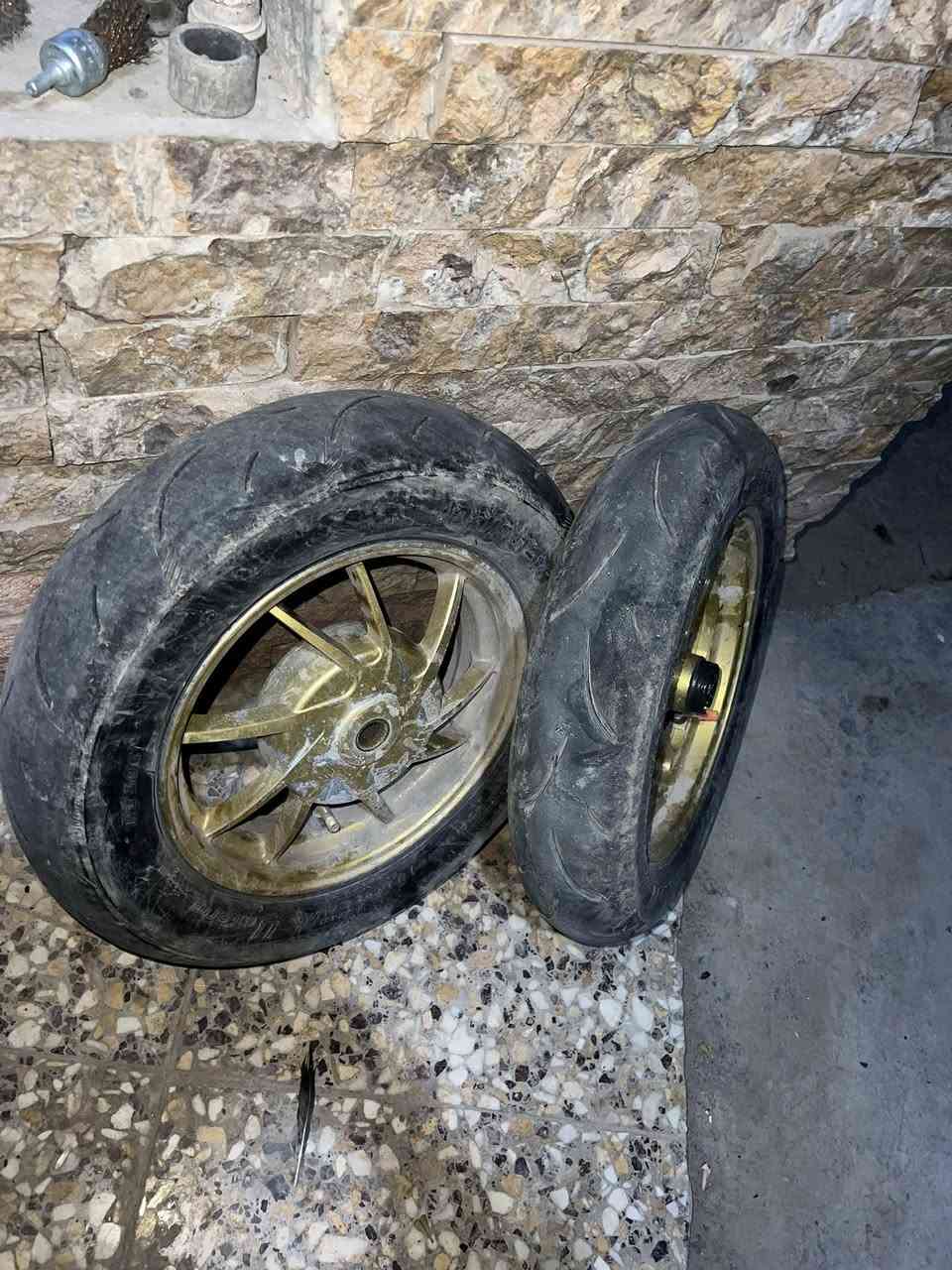 تزويد عدله للبيع وياله هنه وتايرات جلاتين اصلي ب 110 كاسحه عدله ب 10قفل سبايدر اربع ب 10قفل صدر علشغل ب 50 قبق فلاوينً 10 فج بس شكل بً10 سيبايه بوليس اصلي ب  توصيل كافه محافضاتً مكاني ديالى خان بني سعد ***********
