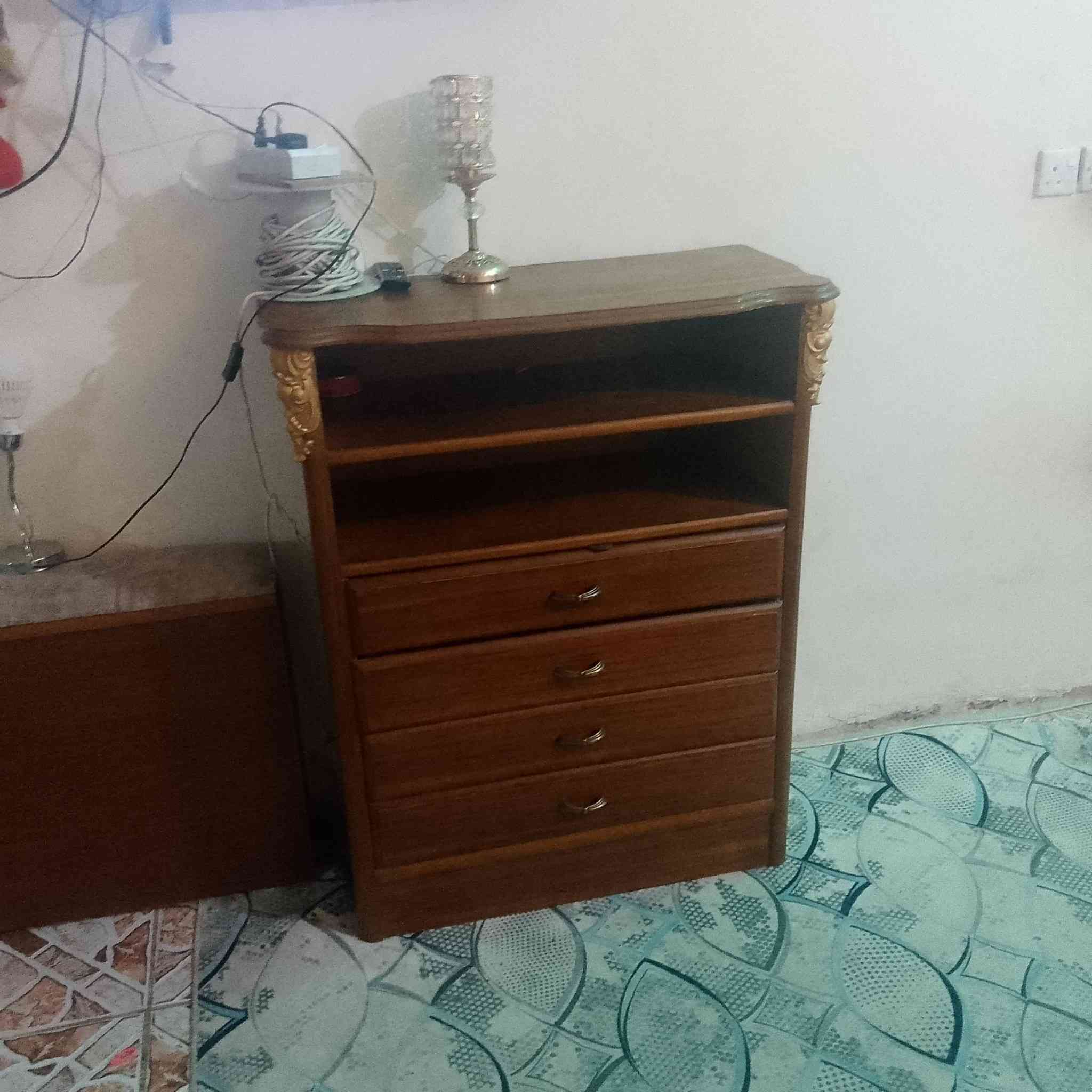 السلام عليكم غرفه نوم البيع غرفه تكمه ونضيفه خشب عراقي ضخمه عدت الغرفه 8قطع الستفسار عل رقم خاص مامتواجد ***********
