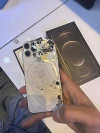 12pro ابيع ع هل حطه بس ايكلود اكفلك شاشه وشاصي يحتاج ذاكزه٢٥٦ بطاريه ٨...