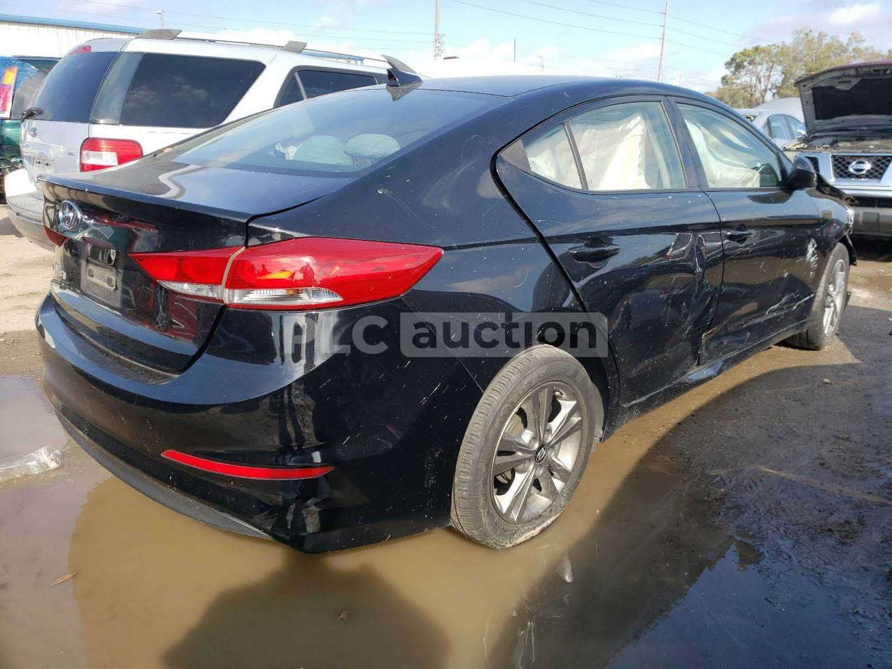 من رخصه الادمن 
النترا ٢٠١٨ حلوه السياره و دواخل جديده ماشيه ١٠٦ الف السياره مابيه نقص ترايها يخبل مال زيرو السعر ١٠٦٠٠$ بدفتر و ٦ ورقات شوف صور الحادث والسيارة  بيه ٥ قطع اني ابيع حزام مكان السياره زيونه للتواصل *********** بغداد, العراق
