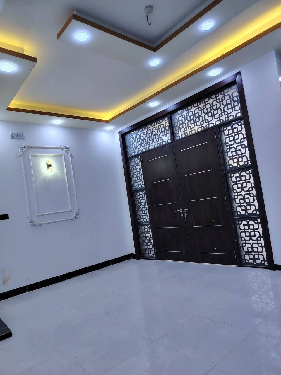 دار للبيع 🏡
 شغل نضام تركي كلش مرتب👌🏻
150 متر  #سند_25
بسعر 59 مليون #قابل_للتفاوض

غرفتين/صاله/مطبخ/صحيات 2/استقبال
كراج كبير/مكشوفه 
ماء/كهرباء/سوق/مدارس/تبليط #عرض_15

#طابو_زراعي_سند_٢٥_أقرار #عرض_جدا_مناسب 

الموقع 🏡 نجف/شارع الصب عمود 311
للتواصل
#بيع مستعجل 

***********
