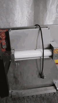 فارشه لحم عجين وبيتزا صناعه تركيه مستعمله قليل جدا جدا السعر ٥٠٠٠٠٠ فق...