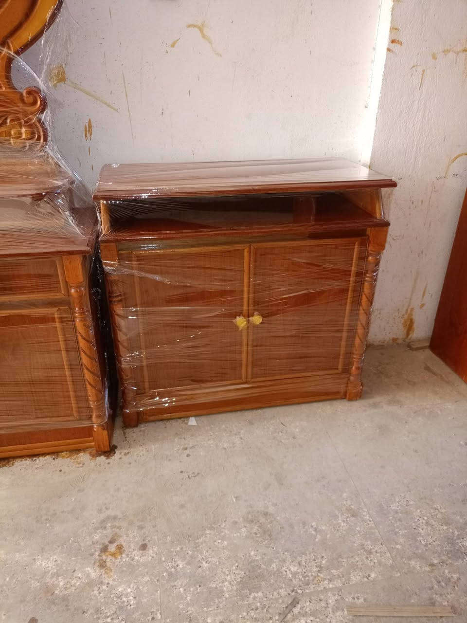 غرفة نوم عراقي مستخدم اخو الجديد وباسعار مناسبة شغل درجة اولى مرتب ضهر جرجوبة توصا  احطاطة صاج خارج داخل
السعر 875 الف وبيها مجال للطيبين 
رقم الهاتف ***********
