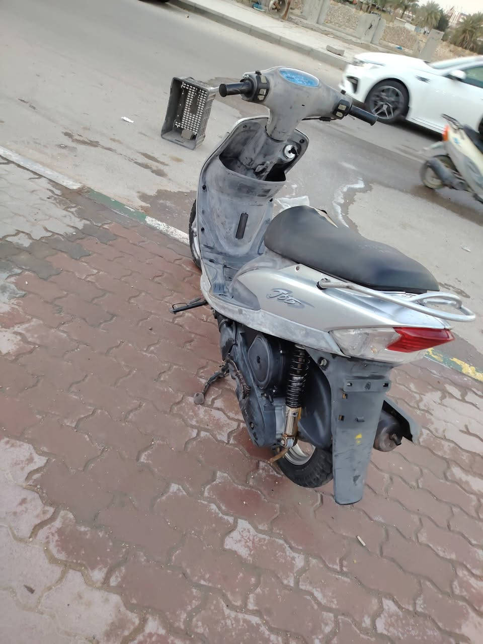 دراجه ماكس لبيع صارله ٣ شهر من طالعه من حاويه جديده ما مفتوحه عشرط ***********
