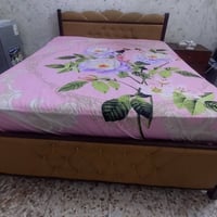 سرير للبيع مع الدوشك  ظغط عالي ٢٥ سم مستعمل نظيف جدا للإستفسار الاتصال...