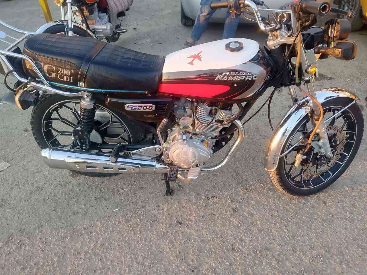 السلام عليكم دراجه للبيع مكينه كفالة نقص باتري وصفاحيه اليسار دراجه خير من الله المكان المقداديه السعر ٦٥٠ وبي مجال الرقم *********** موديل ٢٤
