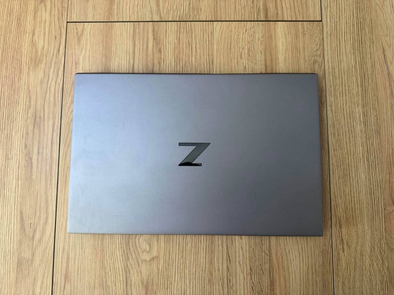 السلام عليكم
لابتوب HP ZBOOK STUDIO 15 G7 سوبر سلم ورك ستيشن كيمنك وبرامج هندسية قوية وتصاميم والعاب يعني كلشي تشغل
مواصفات 
Core i7 10850Hفئة H اقوى فئة 
الرام 32 كيكا ddr4 وقابل للتطوير
الهارد Ssd Nvme 512كيكا  سريع جدا 
كارت الشاشة خارجي نفيديا NVIDIA QUADRO T2000(4كيكا)
كارت الشاشة الداخلي INTEL UHD Graphics 630 (16كيكا) 
مجموع كرت الشاشة 20 كيكا
حجم الشاشة 15.6 ips full hd مشبعة الالوان والوضوح
تحتوي على بصمة وجه FACE ID وبصمة اصبع FINGERPRINT للحماية 
ويندوز 11 اصلي مدى الحياة 
كيبورد ضوئي عربي انكليزي 
لابتوب نضيفه كلش وتشغل كل البرامج القوية الهندسية والتصميم والالعاب 
ملحقاتها شاحنتها الاصلية 130w وحقيبة
مكاني بغداد الاسكان قرب مستشفى الطفل 
السعر 850الف  قفل ***********
