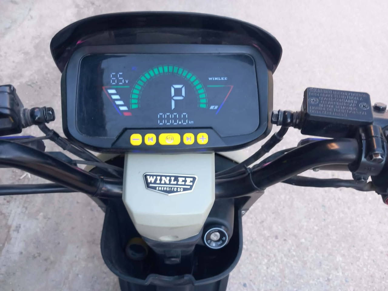 للبيع ار9 بطاريات خمسه لوحده 32 امبير السعر خاص رقم التلفون ***********
