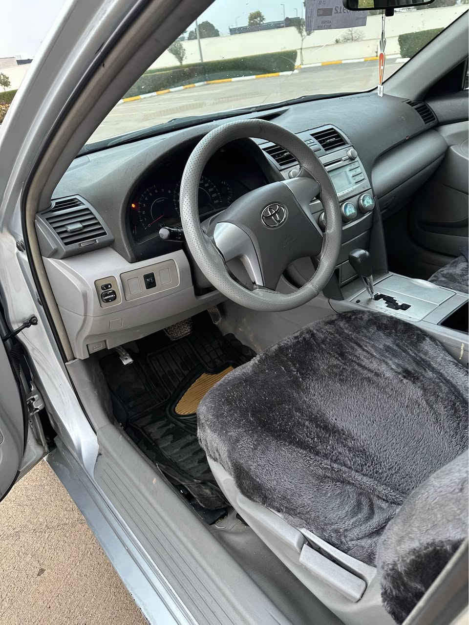 كاميرى 2008 سلفه ر خه ليجى هه موو جيانى به شرتى ته قه و ره قه مه كينه گير به شرت 3 پار چه ى سبوغه جه م په كى خه فيفى پشتى هه يه نرخ 88$ ژم *********** أربيل, العراق
