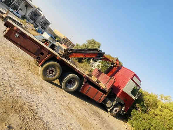 كرين للبيع فولفو 2002 لاصرف والبخار  كرين 7 طن بالسنوية كرين *********** *********** مكان السيارة تكريت
