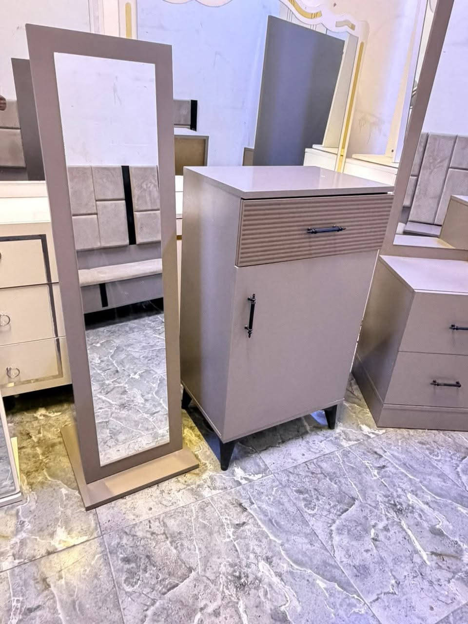 غرفه تركيه مستخدامة
نضافه 90💯
موديل حديث 
10قطع 
ڪنتور طفل اضافي 
لون مميز 
سڕير جك مخزأن 
سعرها /900
نقل وشد مجانأ داخل بغداد


**إذا كنت صاحب هذا الإعلان وتريد حذفه لأي سبب، رجاءا أرسل رسالة إلى الدعم الفني**