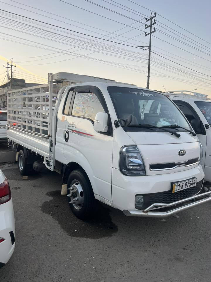 بنكو فحل مسكر دبلو جاف كوري للبيع سياره كفاله عامه مكينه وكير نعمه من الله مديل2017 التاير الخلفي محور14 سياره مناقصها شي مكان  بصره كرمه علي رقم بغداد للاستقسار ( *********** )
