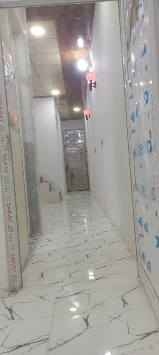 بسم الله الرحمن الرحيم
توكنه على الله
تم عرض بيت 100متر واجهيه 5 النزال 20
البيت يحتوي على أرضية بورسلين مطبخ سيراميك جدران هيه
صاله هيه مطبخ حمامات سيراميك جدران يحتوي على غرفه
نوم مع استقبال البيتونه كبير على كد كبر الصاله يحتوي البيت كله
ازاره 10 العنوان قطع اراضي محمد ليله المنطقه كامله مجاري
وتبليط جزء الثاني قريب  البيت بناء حديث البيت غير مسكون بي  الاستفسار عن الرقم ***********
