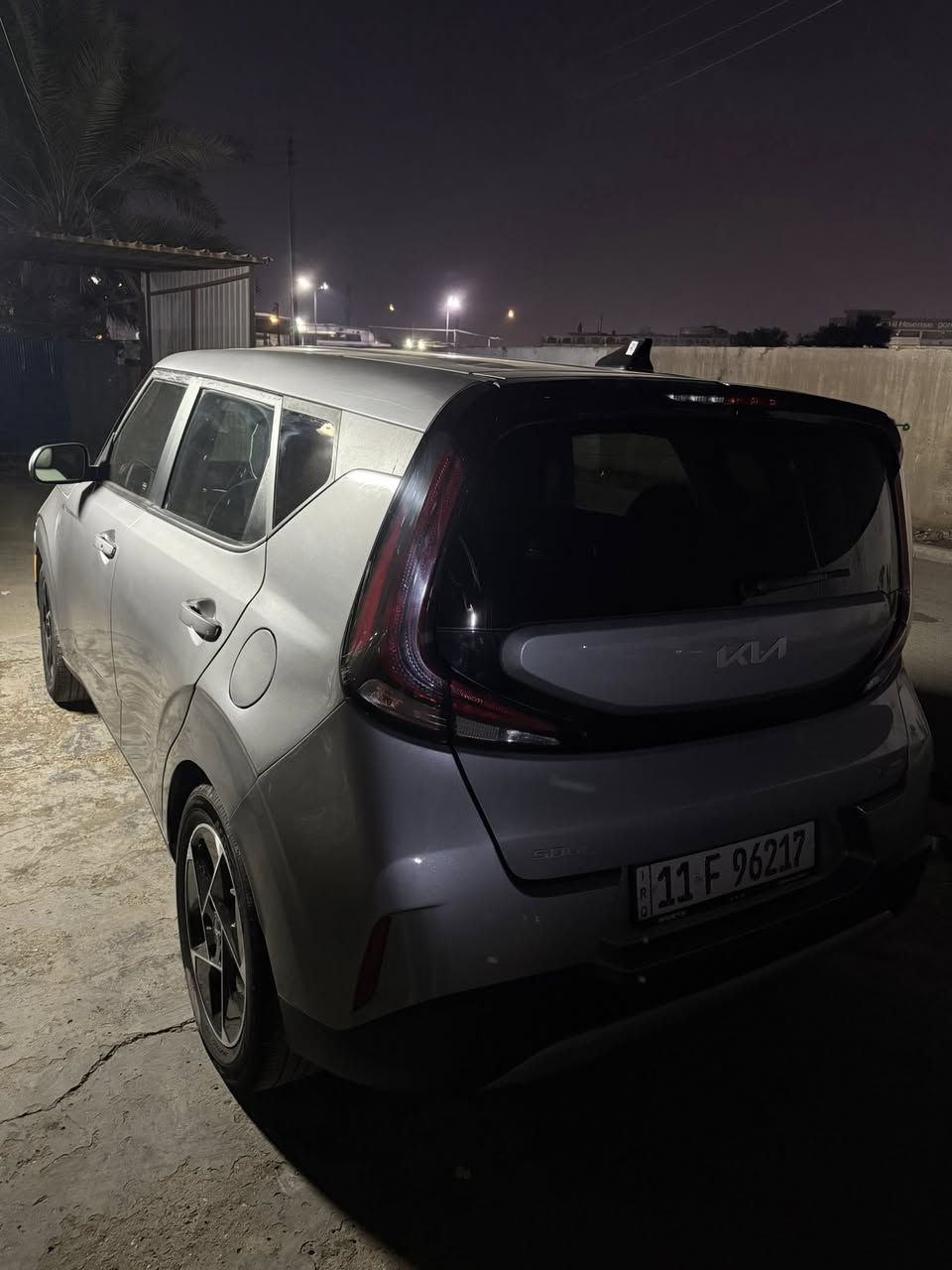 السلام عليكم
كيا صول 
موديل 2023
لون سلفر 
سيارة ماشيه 93 الف ميل 
مصار هواي من رقمتها اقل الشهر 
سياره باسمي رقم بغداد 
وحادثها موضح ب منشور فديو كامل 
سيارة كلها راجعه فقط قطعه وحده مبدله الباب الي وره الصدر مبدل فقط 
سيارة فول مواصفات 

بنوراما
كشنات تدفئة
كشن سايق ٣ دكم كهربائي
شحن لاسلكي
شاشة ابل كاربلي
حساس امامي خلفي
حساسات بلمري 
سيارة مال جناي وصارف عليها هواي الله شاهد 

رقم الاستفسار 
***********
