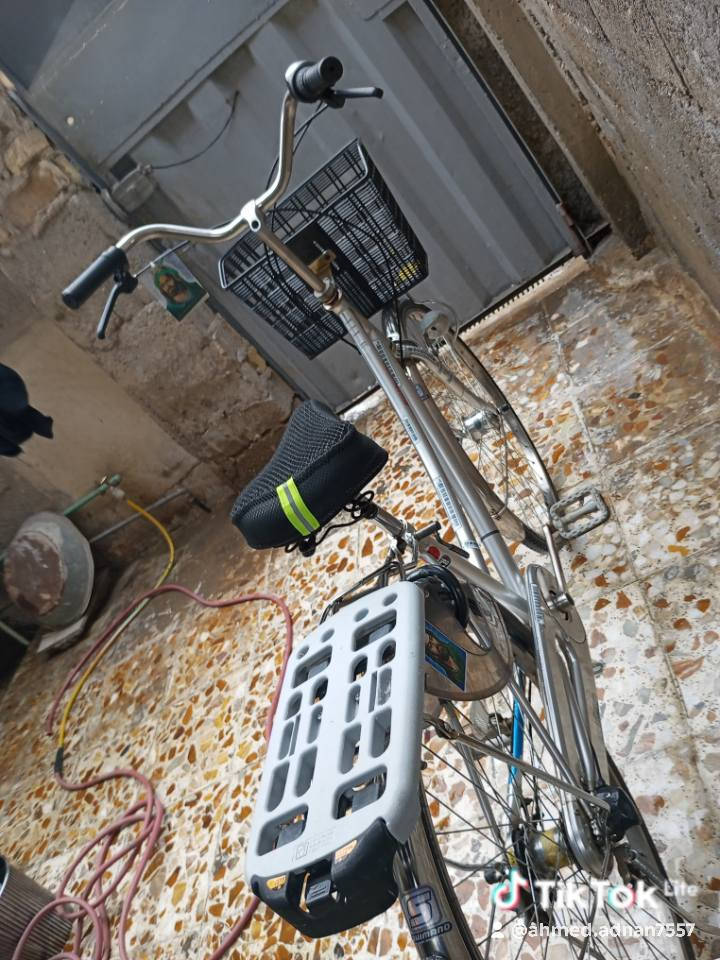 بايسكل للبيع  حساس بناتي اللون ازرق السعر 150
حجم ٢٧كير ٣نمرالف دينار***********
بوب.الشام.شارع.المشايخي
