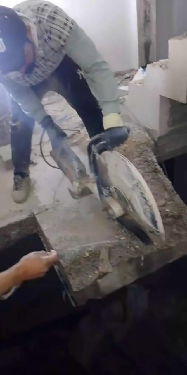 السلام عليكم اخوكم ابو علي لقص الكونكريت وثقب الكور فتحت ابواب فتحت سقف متفرق حاليا عل متر وقطعي 
للاتصال ***********
