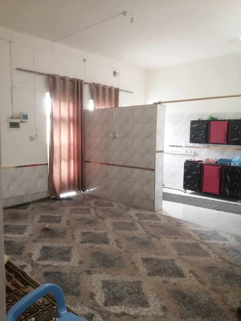 بيت 100 متر طابقين للبيع بناء جديد  التقية ع الشارع العام مقابل بانزين خانة عبد الأمير عبيس السعر ***********
