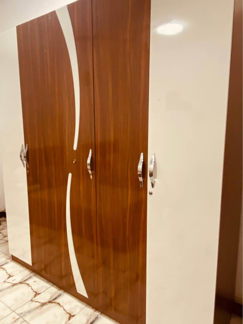 غرفة نوم تركي سريرين تكمة وكلش نظيفة الكنتور مالتها قفاله شغاله مكاني بغداد حي الجهاد السعر ٤٥٠ للاستفسار واتساب او اتصال (***********) بغداد, العراق
