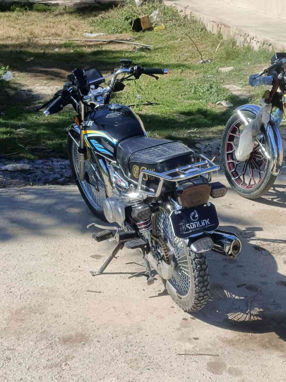 السلام عليكم ورحمة الله وبركاتة 

دراجه تايگر2025  الباب الأول الوزن الثقيل 

الدراجه ماناقصهة كلشي منين ماتجيهة كامله 
مامتعوبه ولامشتغله دلفري ولاهم يحزنون 
الدراجه تريد خيال 
لا اكثر ولا أقل تاخذه ماتحط عليهة ربع
صالنصه كاتم المكينه خرسه

وتجي وتشوف شوف العين ومانختلف 
مكاني تكريت 
السعر 700وبي مجال  حگ الجيه
مكاني تكريت 
***********
