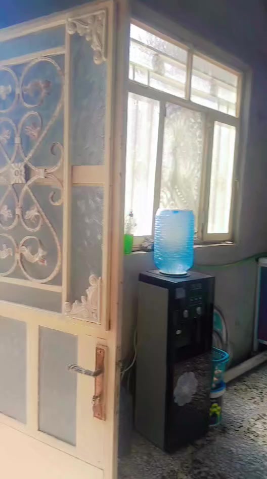 بيت ٣٩٠ متر مربع يحتوي علئ بيتين بناء حديث ٢٠٢٥ طابوق جمهوري البيت الاول يحتوي علئ غرفة ومطبخ حار وبارد وصالة وصحيات وحوش صغير والبيت الثاني غرفتين ومطبخ ومضيف جبير  وصالة وصحيات وحديقة جبيرة  صنف الأرض طابو زراعي ٢٥ بي سند الموقع منطقة الحميدية نهاية شارع المعسكر بالاخير البيت بصف الركن خدمات متوفرة مجاري مربرط علئ الرئيسي السعر ٧٠ قفل للاستفسار الاتصال على الرقم ***********
