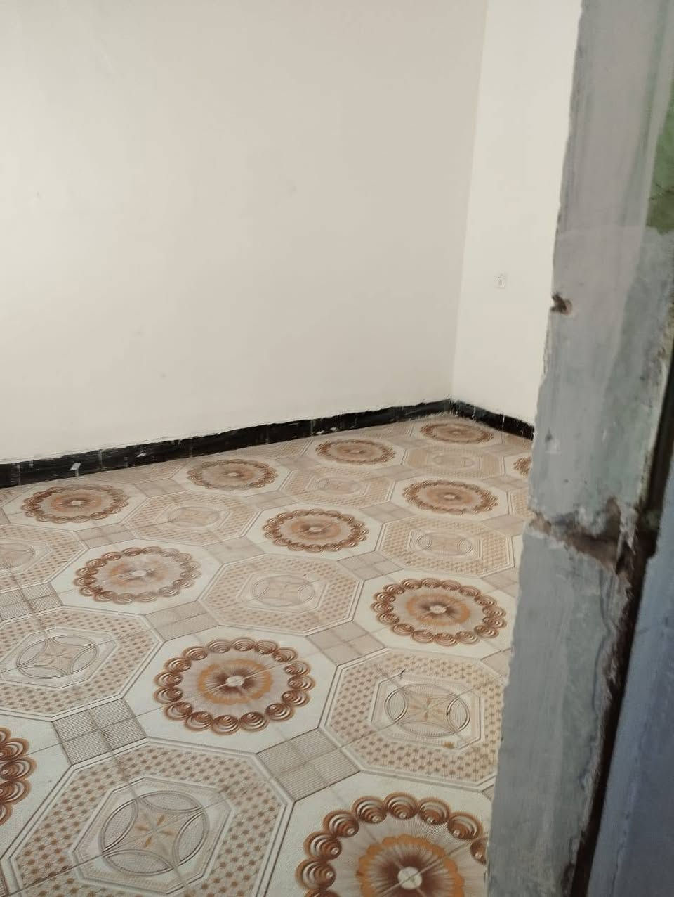 بيت للبيع المساحه 60 متر
العنوان الرياض شارع 70 قرب اسواق الفراشه ومطعم الورده ... الواجهه 12متر والنزال 5 متر  الطابق الارضي صاله ومطبخ وصحيات ومخزن صغير
والفوك غرفتين سندويج بنل ومغلف بديل الخشب  والارضيه بورسلين وبيتنونه
البيت مرمم قبل سنه 
السعر ب70 مليون وبي مجال 
الاتصال ع الرقم ***********
