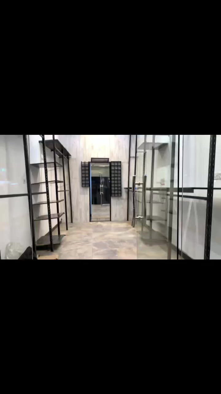 يوجد ديكور محل ملابس كامل جديد للبيع مكاني بغداد ويوجد تعاليق تيشرتات+تعاليك بناطير وحمالات احذيه وملكانات ثنين بسعر مناسب الي يريدهم شلعه اتساهله بيهن مستعجل علبيع


**إذا كنت صاحب هذا الإعلان وتريد حذفه لأي سبب، رجاءا أرسل رسالة إلى الدعم الفني**