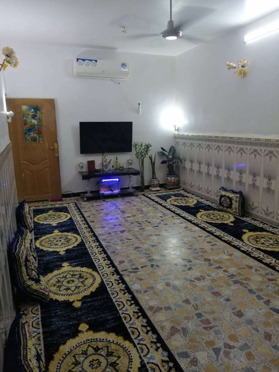 السلام عليكم بيت 100 متر للبيع شارع المستشفئ شارع حميده ثاني فرع بصف الركن طابو صرف للاستفسار ***********
