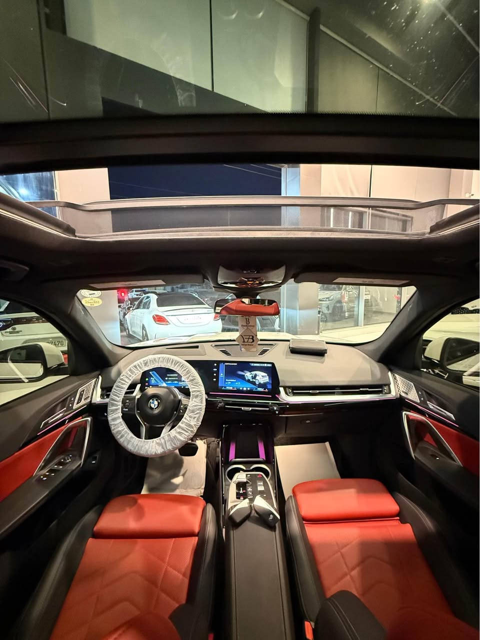 BMW X1 2024 Xdrive 28i Luxury Line Full Option 
عدد المسافات ٤ الف فقط میل ماشيه يعني زيروو 
مكينة: 20 توين توربو ✅
كفالة كير ومكينة كلها بشرط بلادي برغي ممفتوح بيها صاروخ ماشاء الله سيرفس كامل 
مواصفـات لكجري Luxury 
. داتا شـو (لاينر) + كيج (عداد) الكتروني
. فتحة سقف ) .
. رادار 360 درجة + رادار نقاط عمياء
. رادار تحديد مسار وخطوط شوارع
. كشنات هيتـر + خزن ميموري
٤ كاميرا ٣٦٠ درجه ) .
. تغيير الصوت وتغيير الاغاني عن طريق البعد (اشارة اصابع)
. ويل M 
. لايت اوتو عالي ناصي + ماسحات جام اوتو
. تشغيل عن بعد
. اوتو ستار + اوتو هولد 
. دشبول ليزري عدد الوان متغيرة
. صندوك كهربائي بصمة  + عن بعد
. سستم صوت سماعات هارمان كاردون
. مواصفات هواية متنعد ذكرت عدد منها
سيرفس كامل وتخم تایرات جدید كونتيتال شريكه و بيها فقط جاملغ صبغ امامي جهه سكن صبغ 
رقم اربيل  تحويل مباشر جاهزة من كل النواحي
السعر: 300$   💵 وبيها مجال شوية ومستحيل اكو اختها بهذا السعر على هيج نظافة ونصبة ماشاء الله

العنوان: اربيل 

 *********** ☎️
واتساب - اتصال أربيل, العراق
