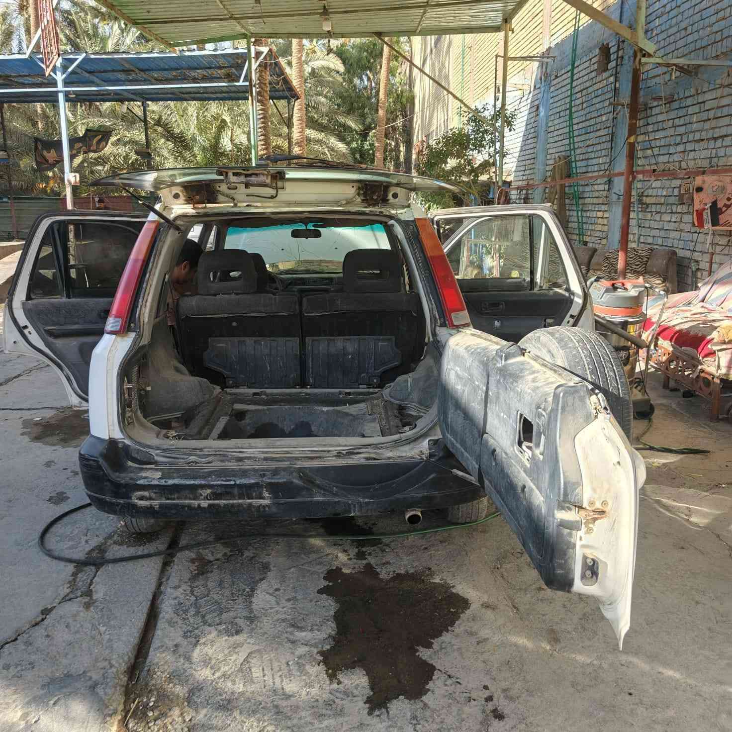 📣 للبيع: جيب هوندا CR-V (مكينة سوناتا 2.0)
​النوع: هوندا CR-V (جيب جيل أول).
​اللون: أبيض.
​الرقم: كربلاء خصوصي (ألماني جديد جاهز للتحويل).
​المكينة: محورة (هيونداي سوناتا 2.0) 
​الجير: أوتوماتيك (تعليق صف الستيرن)
​الحالة: نظيفة جداً داخلياً وخارجياً،  
​المكان: كربلاء المقدسة.
​السعر: 35 ورقة بيه مجال للشراي 
​الهاتف: ***********
