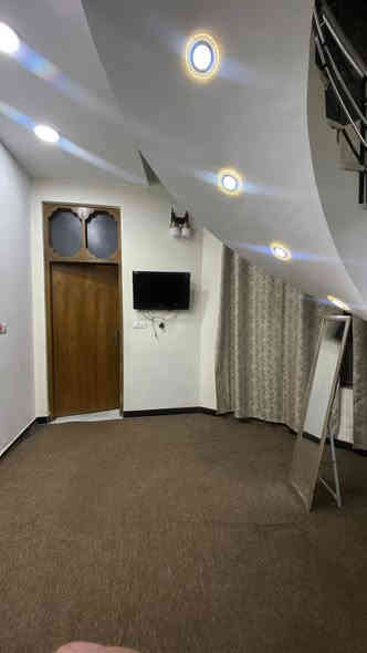 بيت مساحة 100 مسلح
واجهه 5 نزال 20 بناء سنة 2020
طابقين يحتوي على ٣ غرف نوم 
الطابق الاول استقبال + مطبخ + منور + غرفة نوم + خدمات 
الطابق الثاني غرفتين نوم + خدمات 
الطابق الثالث غرفة نوم هيكل بعدها + سطح وبيتونه 
الموقع / نزلت جسر البنوك 
 ***********
