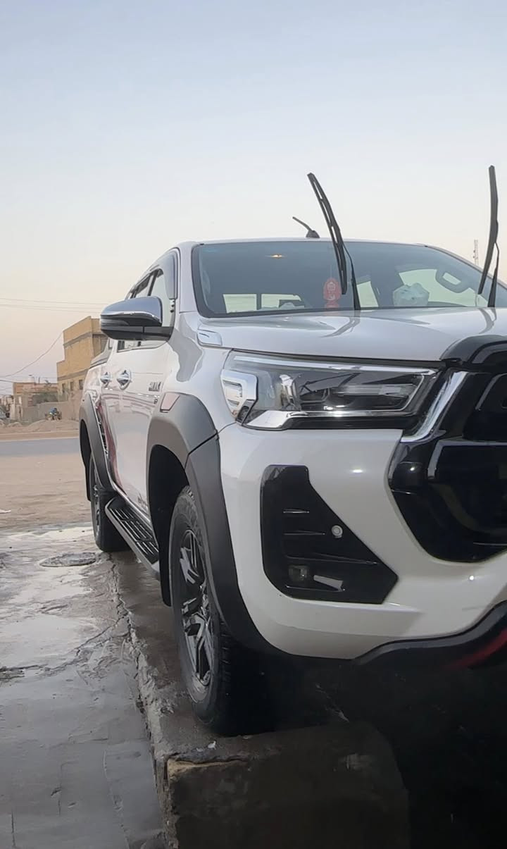 هايلوكس تي ار 2024بعدها كارتون سياره نضيفه كلش السعر 385 للتواصل عله هاذ الرقم ***********
