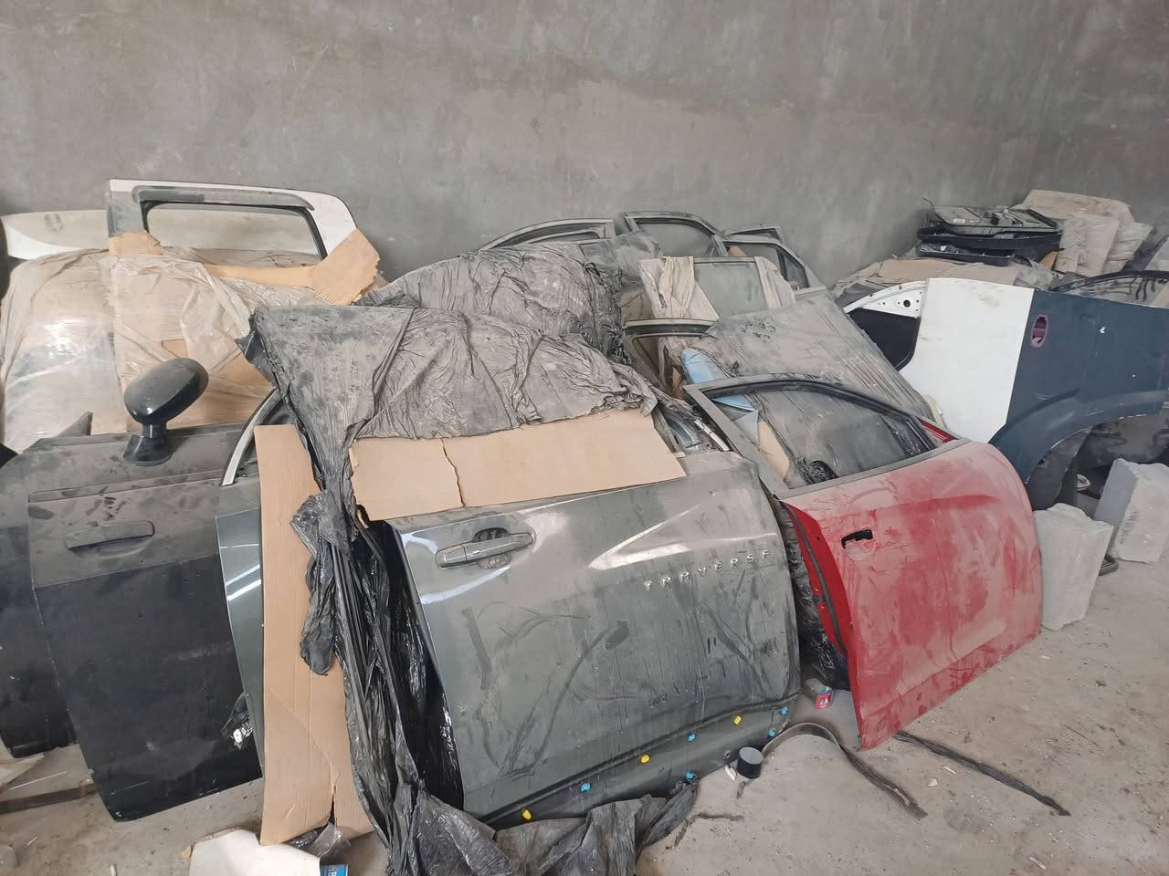 للبيع ابواب وارد امريكي
ترفلس جيب جيب رنكد جيب دورنكو موستنك دوج رام جارجر أوباما  و سي 200 ابيع جمله فقط مكاني البصره حمدان ***********
