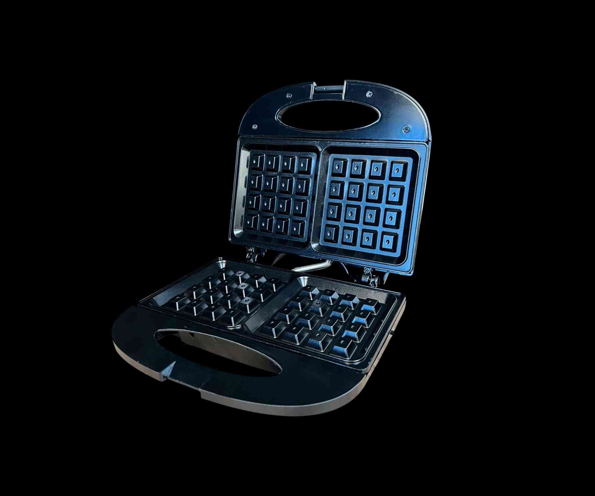 كابسة وافل كهربائية مزدوجة 800 واط بطبقة مانعة للالتصاق

الاستخدامات

تحضير الوافل الطازج في المنزل بسهولة وسرعة.

مناسبة لتحضير السندويشات المحمصة والبانيني.

يمكن استخدامها لتحضير الدونات أو المعجنات الخفيفة.

مثالية للفطور اليومي أو الوجبات السريعة.

مناسبة للاستخدام المنزلي والمطابخ الصغيرة.

المميزات

قدرة كهربائية: 800 واط لتسخين سريع ونتائج متساوية.

ألواح مزدوجة بطبقة مانعة للالتصاق لسهولة التنظيف ومنع احتراق العجين.

تسخين من الجهتين لضمان توزيع حرارة متساوٍ.

مؤشر ضوئي مزدوج (أحمرأخضر) لبيان التشغيل وجاهزية الحرارة.

نظام تحكم حراري أوتوماتيكي (Thermostat Control).

تصميم صغير وعملي لا يشغل مساحة كبيرة.

أرجل مانعة للانزلاق لثبات أفضل أثناء الاستخدام.

يمكن تخزينها بشكل عمودي لتوفير المساحة.

طول السلك: 30 سم.

قابس كهربائي أوروبي ثنائي.

محتويات الصندوق

كابسة وافل كهربائية.

دليل استخدام.

الملاحظات

قياس الكارتون:

الطول: 25 سم

العرض: 10 سم

الارتفاع: 23 سم

يُنصح بتسخين الجهاز مسبقًا لمدة 3–5 دقائق قبل الاستخدام.

يُمنع غمر الجهاز بالماء، ويتم تنظيفه بقطعة قماش رطبة بعد أن يبرد. النجف, العراق


**إذا كنت صاحب هذا الإعلان وتريد حذفه لأي سبب، رجاءا أرسل رسالة إلى الدعم الفني**