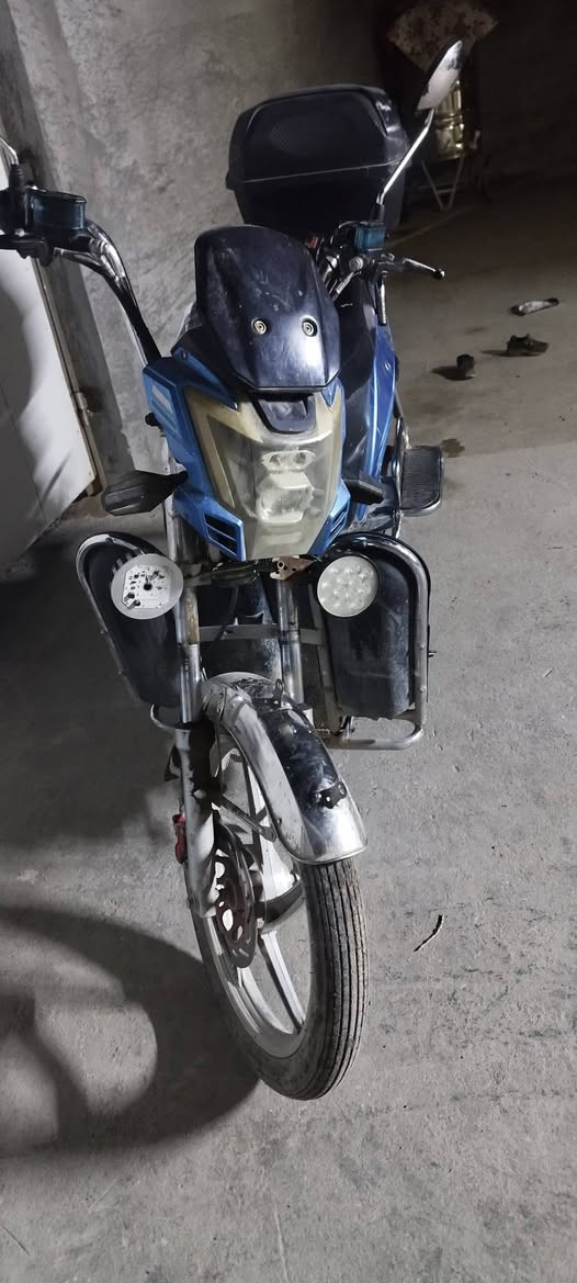 دراجه للبيع بطاريات نص زينات ابيع نص عمر السعر 400   ***********
