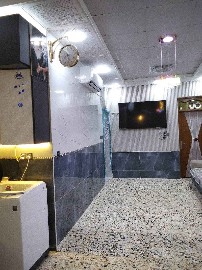 بيت 100 متر مقابل قرية الغدير عمود 262 صب كونكريت غرفة وصالة ومطبخ وتخاريج داخل وخارج واستقبال ومطبخ حار سعرة 40 سند 25 الرقم *********** النجف, العراق
