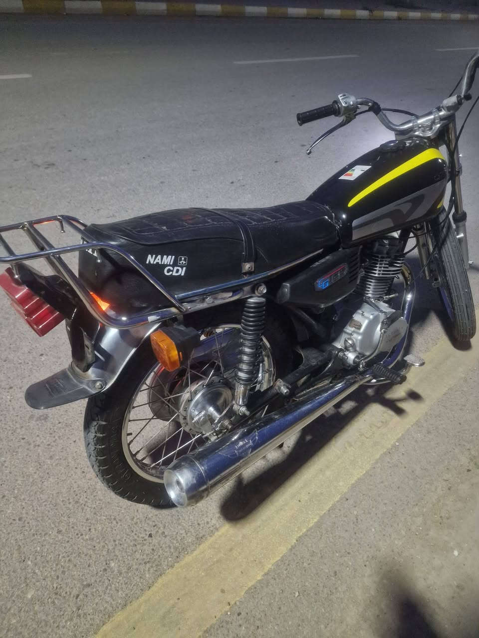 اربعة كير شاصي 14 ومكينة 21  نضيفة أوراق اصولي شوي أوراقهة بيهن شكوك مكاني كوت سعر 500 وبيها مجال قليل


**إذا كنت صاحب هذا الإعلان وتريد حذفه لأي سبب، رجاءا أرسل رسالة إلى الدعم الفني**