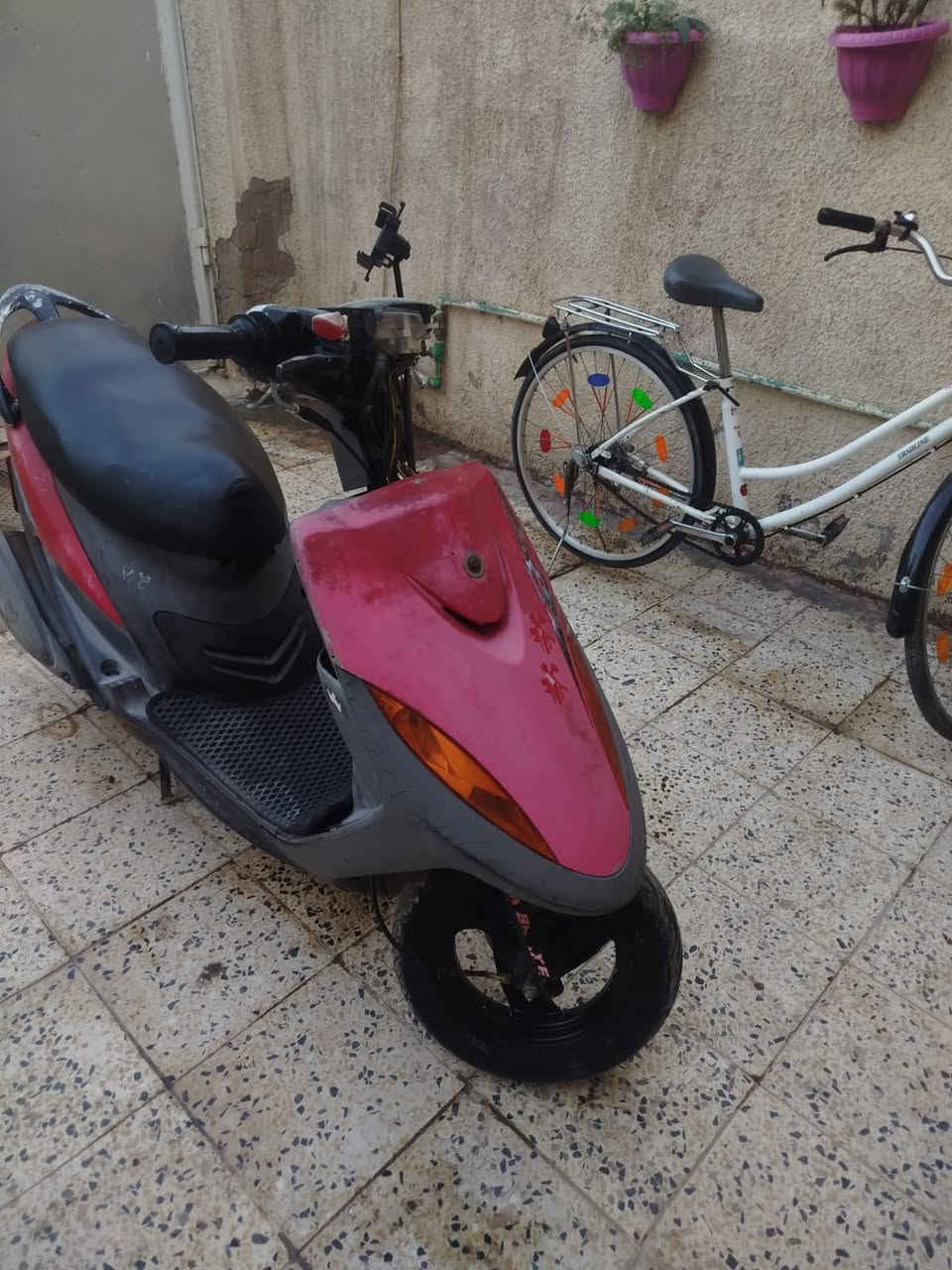 سلام عليكم
ماكس عدله كفر احمر جارد نضيف 
داخل املح  مضلومة بالصور 
سعر650 
تواصل ع رقم فقط 

770 102 6775
مكلف بالنشر
