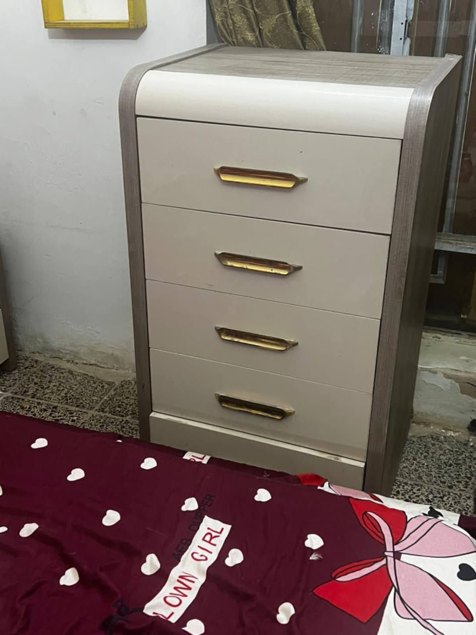 غرفة تركية نظيفة قفلها ٤٠٠ العنوان بغداد الكريعات الكويتي
الشراي يتصل ***********
