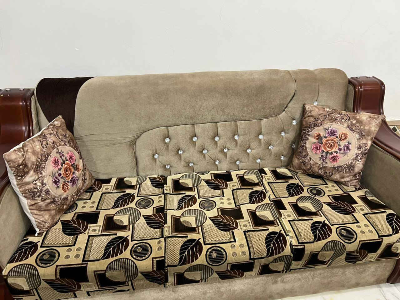 تخم تركي اخو الجديد ٥ قطع ١٠ مقاعد اريده بسعر ٣٧٠
عنوان ناصرية حي المختار


**إذا كنت صاحب هذا الإعلان وتريد حذفه لأي سبب، رجاءا أرسل رسالة إلى الدعم الفني**