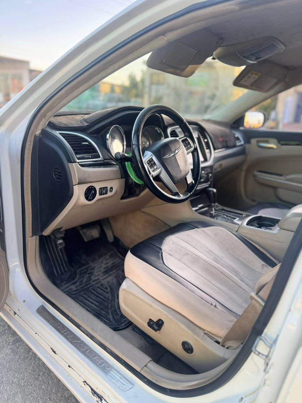 سلام عليكم للبيع اوباما ادوات متوم رقم دولي سنويه 2030 وبيه كتاب واجه من المرور شغل وطلع وين ما يعجبك محرك 8 سلندر 5.7 كير محرك جدد تخم تاير جديد حداديه جديده من الطول لطول تبريد ثلج سياره جديده تخبل ما ناقصه برغي سعره 52 وبيه مجال قليل مكاني بصره 
*********** البصرة, العراق
