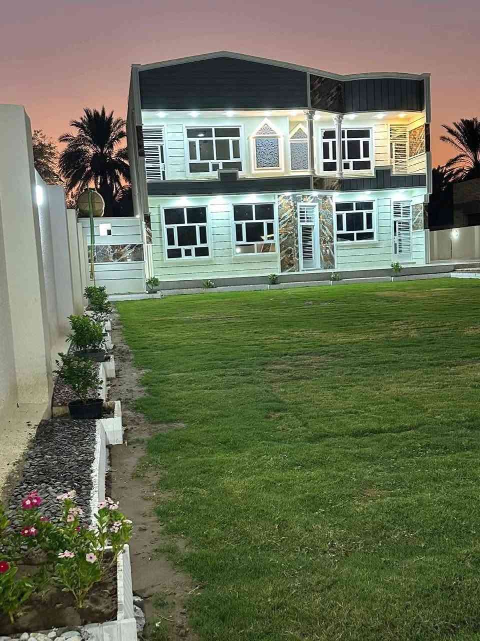 سلام عليكم يوجد بيت للبيع مساحه 1000 متر يحتوي على 4غرف نوم واستقبال ومطبخ وحولي وصحيات طابو زراعي سند25 تحويل بسم المشتري مباشر العنوان بغداد الراشديه المراسمه الاتصال على الرقم ***********
