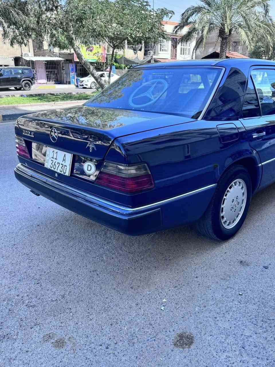 السلام عليكم مارسدس دب موديل 90 
وارد يابن 
دبل فيت بم 
دبل مروحة
السيارة بلادية مكفولة من الصبغ 
السيارة مكفولة من البارد والضربة 
السيارة جديدة بمعنى الكلمة 
داخل نيلي جديد بل كارتون
السيارة مكفولة من الفتح والتبديل 
مكينة بلادية عنكبوت ما مفتوحة 
هسة سويت ادمة كاملة منضومة بانزين يم ورشة برلين  
السيارة تراي زيرو معدل و شلعة 
كهربائياتها كلها بلادية وشقالة 
كشنات تدفئة 
فتحة 
مري كهرباء 
سنتر لوك شغال
تبريد ثلج 
صدر خلفي اماي كلة جديد 
تخم تاير جديد 
مكفولة من الخياسات 
القواعد دبل مكفولات علة الشركة 
ادامة بريك كامل
رقم بغداد بسمي 
السعر95 
العنوان بغداد شارع الاورفلي 
***********
