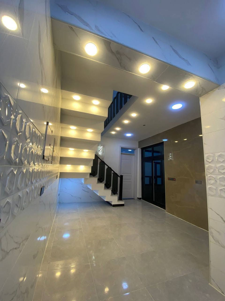 السلام عليكم ب١٣٨ مليون فقط
وشغل درجة أولى وبدون دلالية 
بيت مساحة ١٠٠ متر طابقين ٣ غرف نوم استقبال مطبخ صاله وصحيات ٢ العنوان بغداد الدورة البوعيثة مجمع السلطان الثاني تنازل شركة وإقرار محكمة للإستفسار ***********
