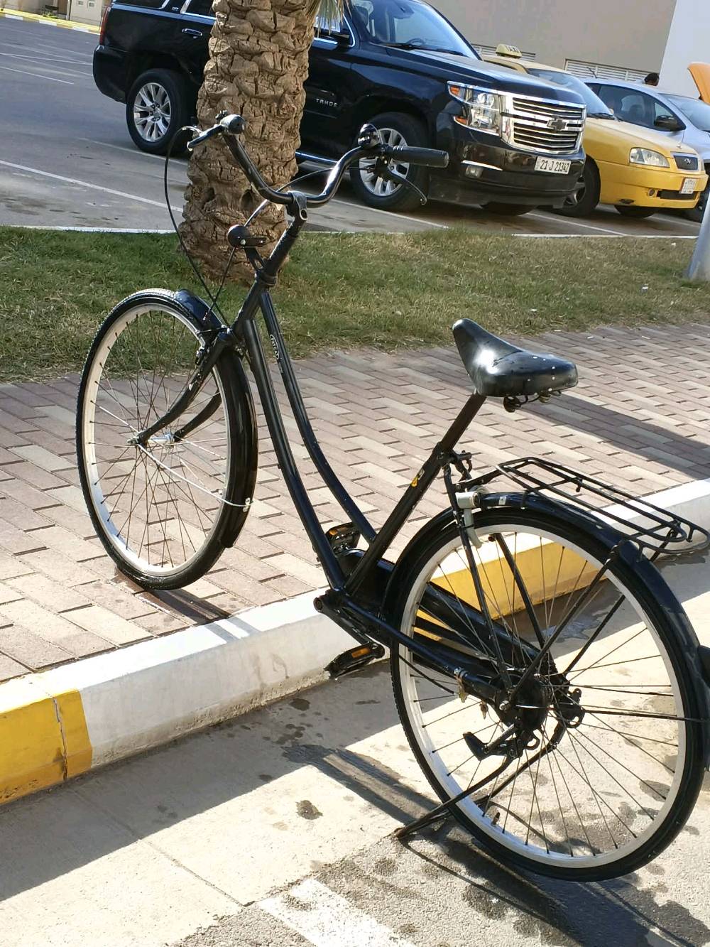 بايسكل بحالة ممتازة للبيع. مصمم ليوفر لك راحة وسلاسة أثناء القيادة. الإطار متين ومصنع من مواد عالية الجودة. مناسب للطرق المختلفة وفي المدينة.